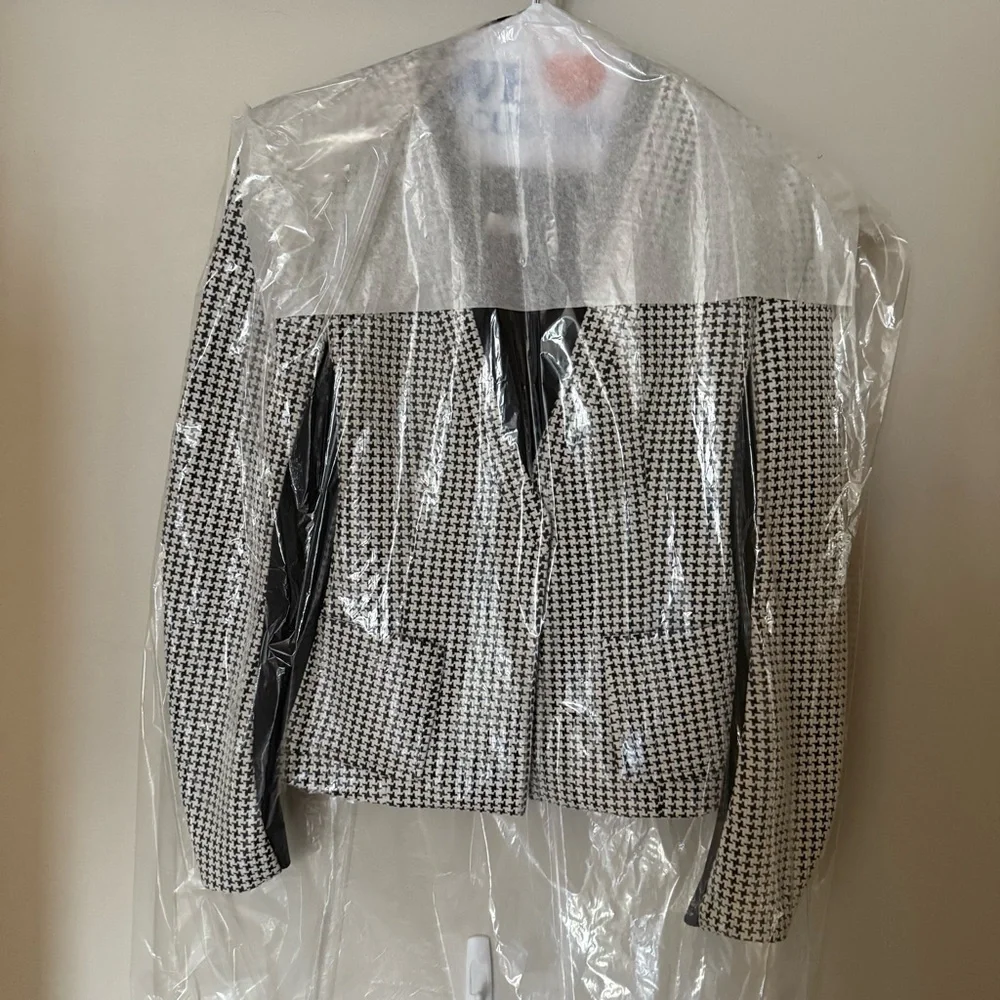 Nanette Lepore Black & White Houndstooth Contrast Panel Blazer - Size 8 - Picture 7 of 9